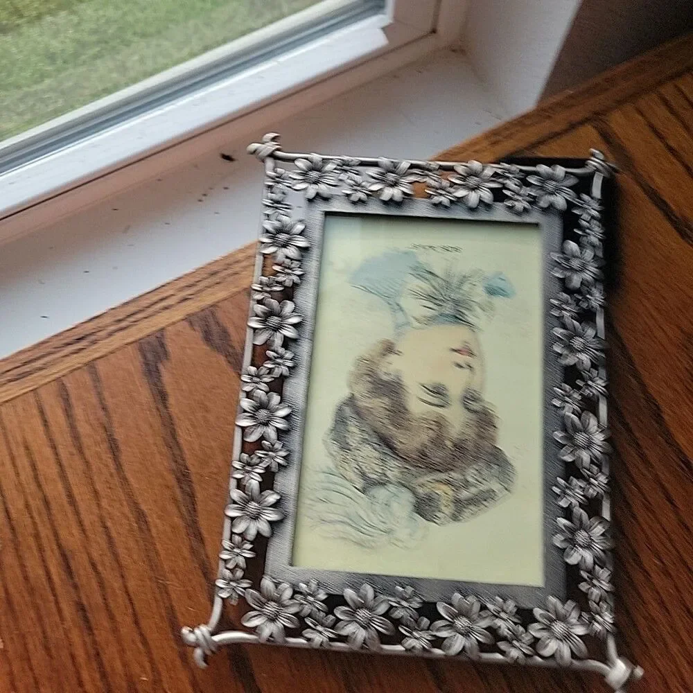 Vtg Beautiful Pewter Silver Tone Farmhouse Daisy's Floral Design 4x6 Photo Frame